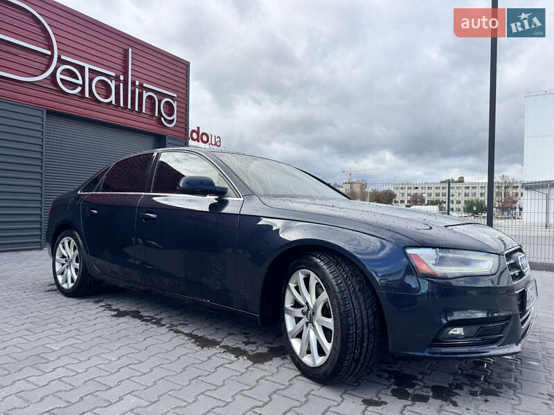 Седан Audi A4 2012 в 