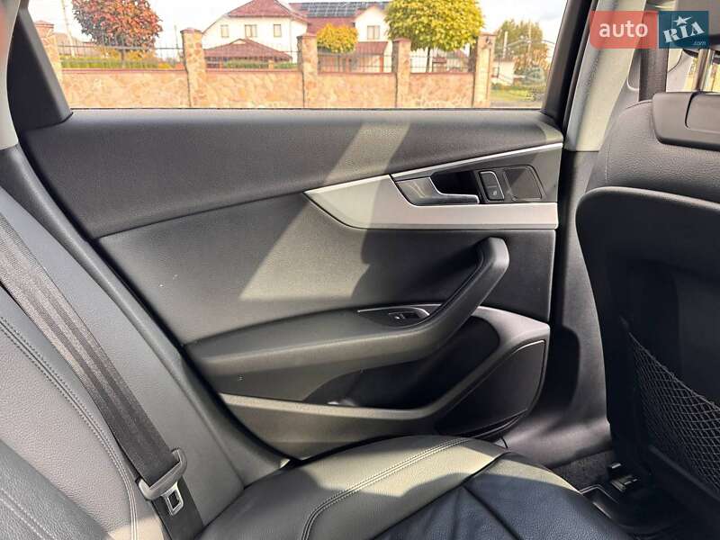 Седан Audi A4 2016 в Стрые