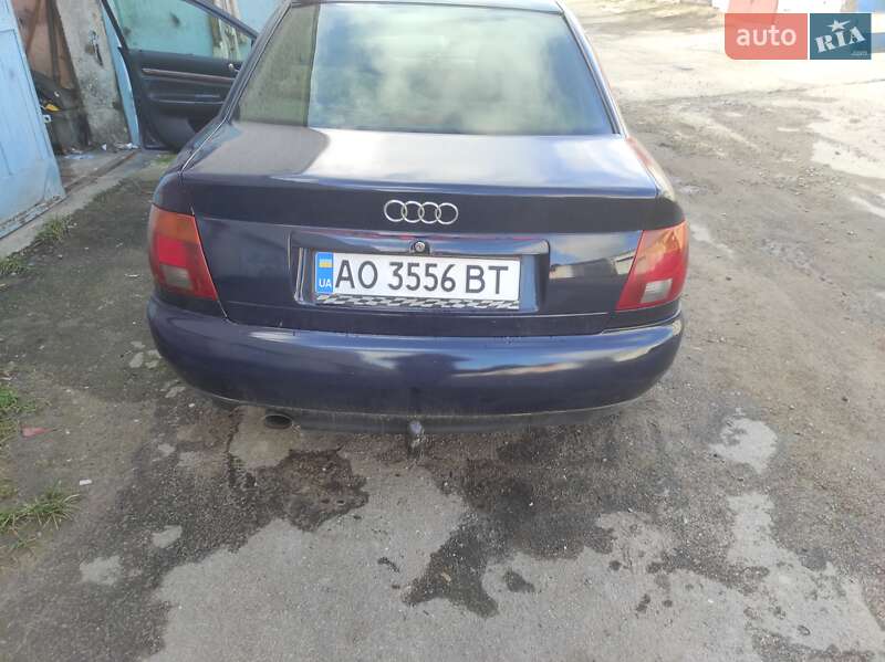 Седан Audi A4 1996 в 
