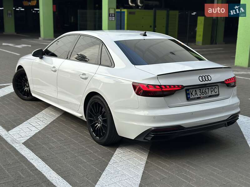 Седан Audi A4 2022 в Киеве