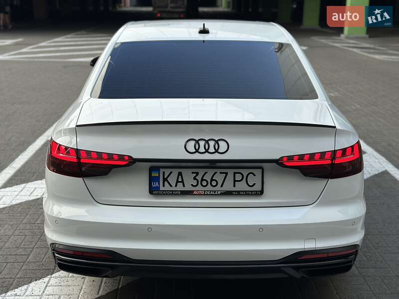 Седан Audi A4 2022 в Киеве