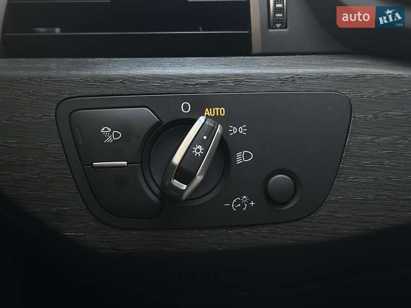 Седан Audi A4 2022 в Киеве