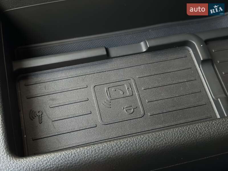 Седан Audi A4 2022 в Киеве