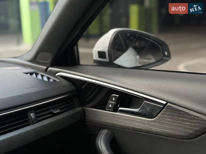 Седан Audi A4 2022 в Киеве