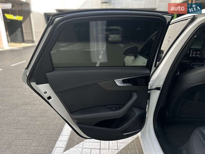 Седан Audi A4 2022 в Киеве