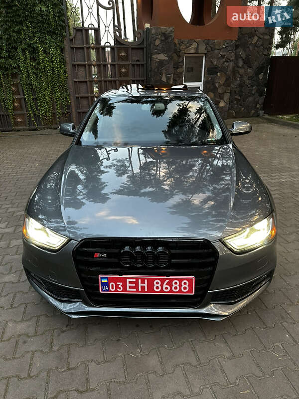 Седан Audi A4 2013 в Новояворівську