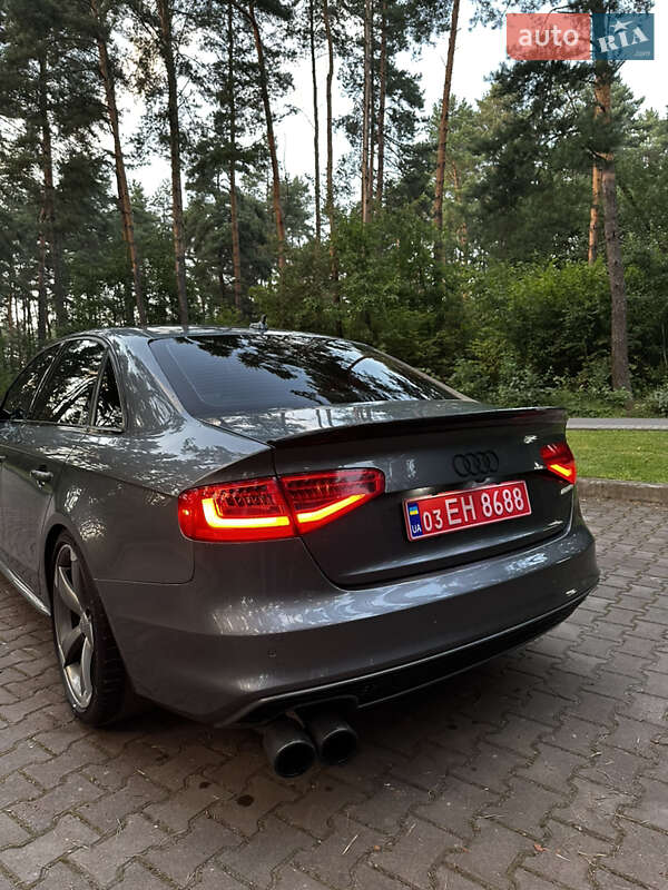 Седан Audi A4 2013 в Новояворівську
