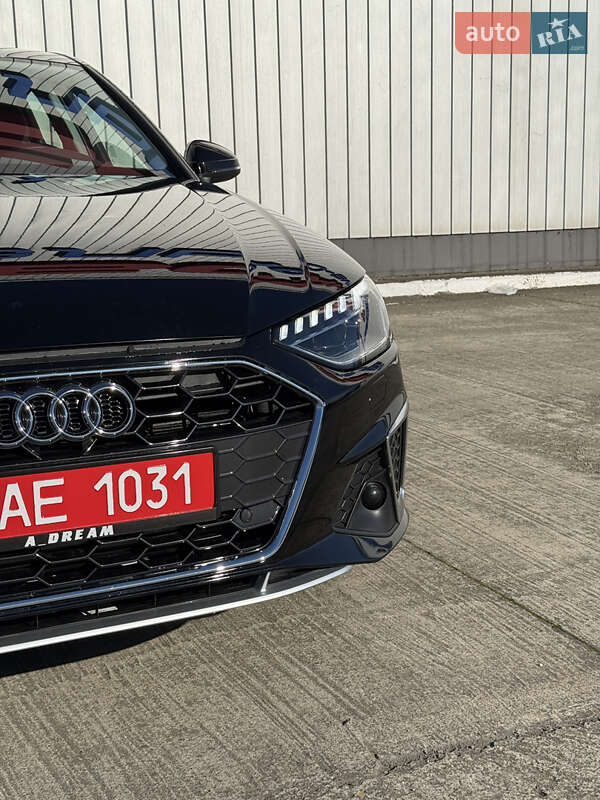 Седан Audi A4 2021 в Чернівцях