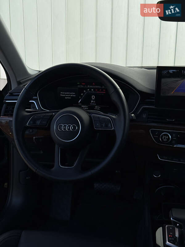 Седан Audi A4 2021 в Чернівцях