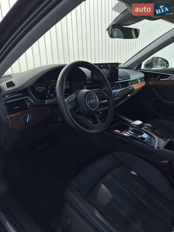 Седан Audi A4 2021 в Чернівцях