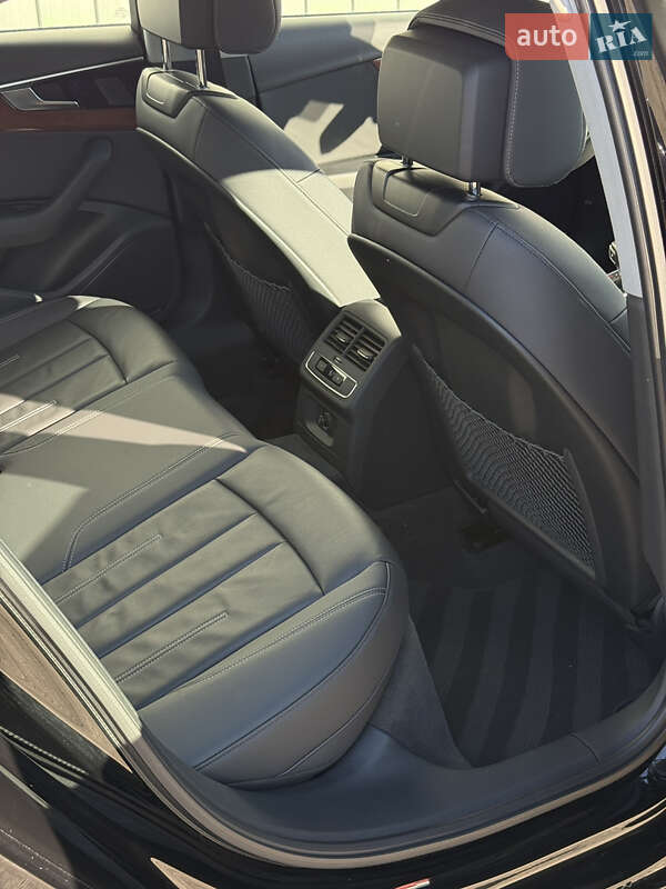 Седан Audi A4 2021 в Чернівцях
