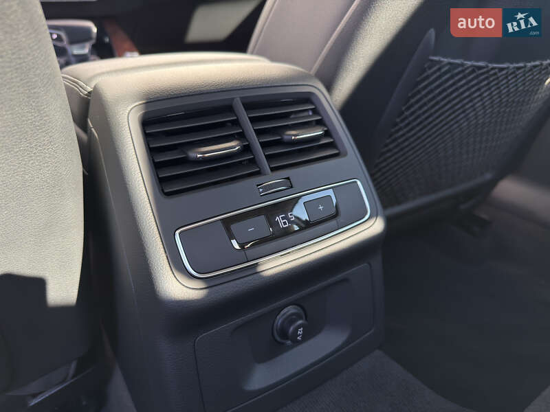 Седан Audi A4 2021 в Чернівцях