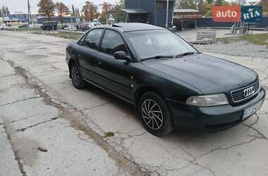 Седан Audi A4 1996 в Хотине