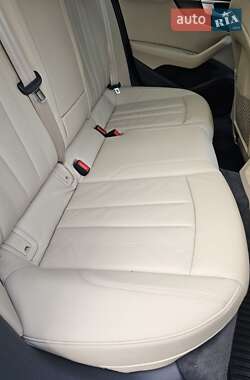 Седан Audi A4 2016 в 