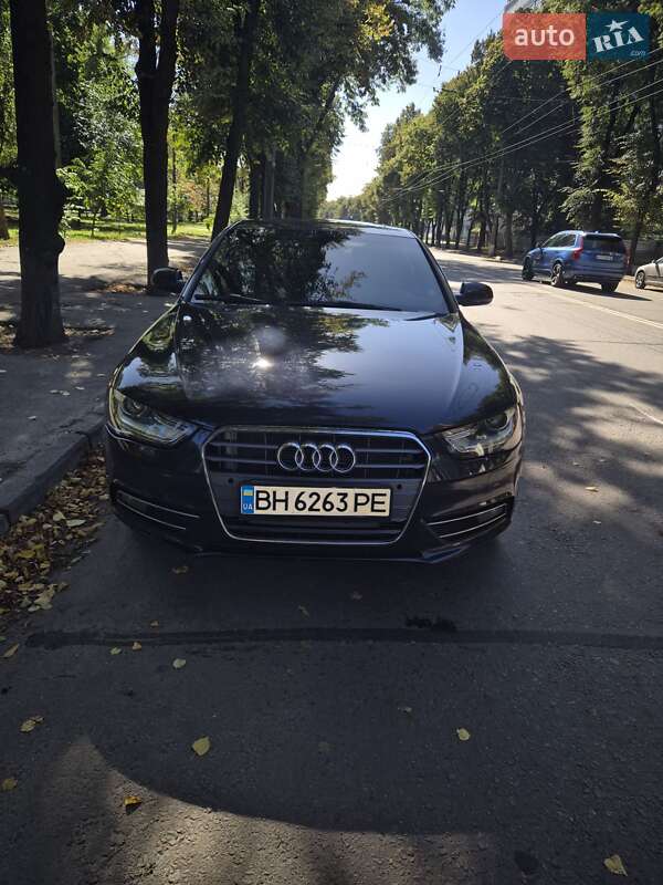 Седан Audi A4 2012 в 
