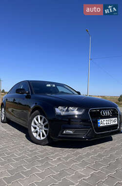 Седан Audi A4 2012 в Луцке