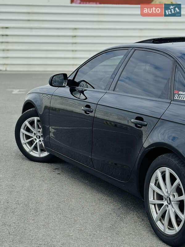 Седан Audi A4 2013 в Львове