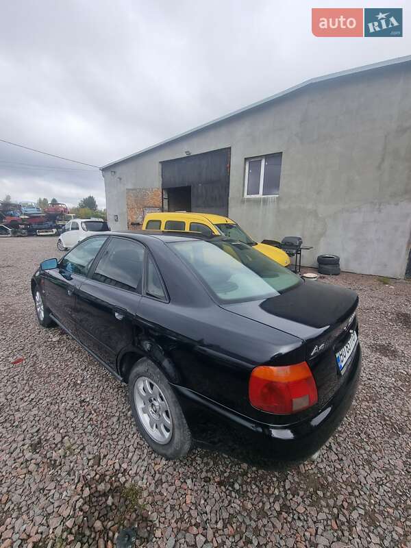 Седан Audi A4 1995 в Кременці