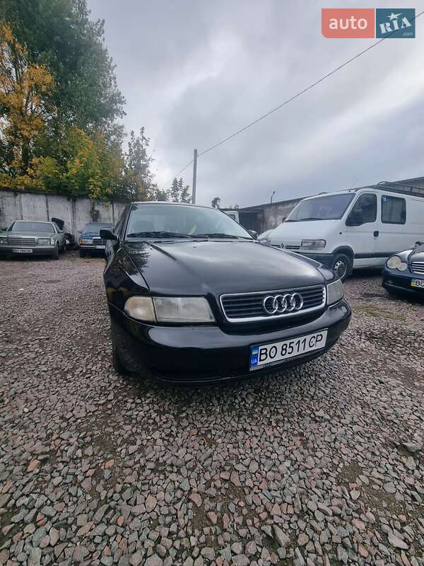 Седан Audi A4 1995 в Кременці