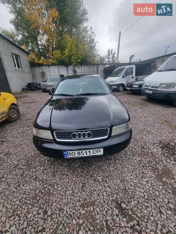 Седан Audi A4 1995 в Кременці