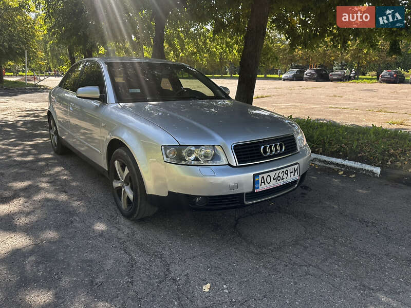 Седан Audi A4 2001 в 