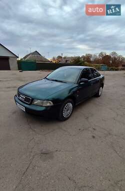 Седан Audi A4 1996 в  Седан Audi A4 1996 в