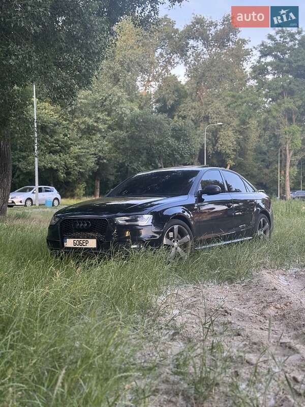 Седан Audi A4 2014 в Києві
