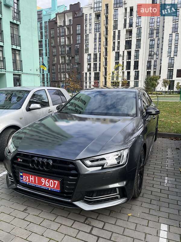 Седан Audi A4 2019 в 