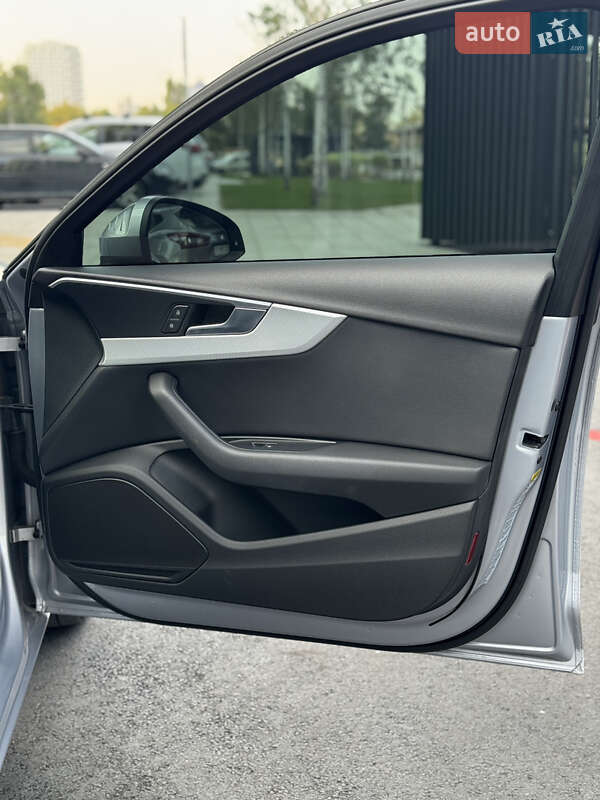 Седан Audi A4 2016 в Киеве