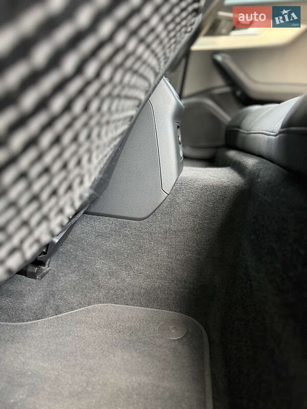 Седан Audi A4 2016 в Киеве