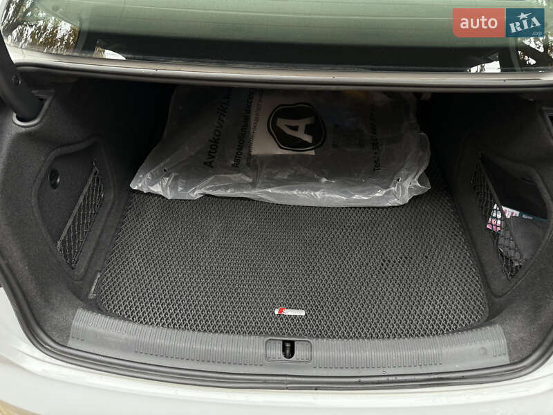 Седан Audi A4 2017 в Києві