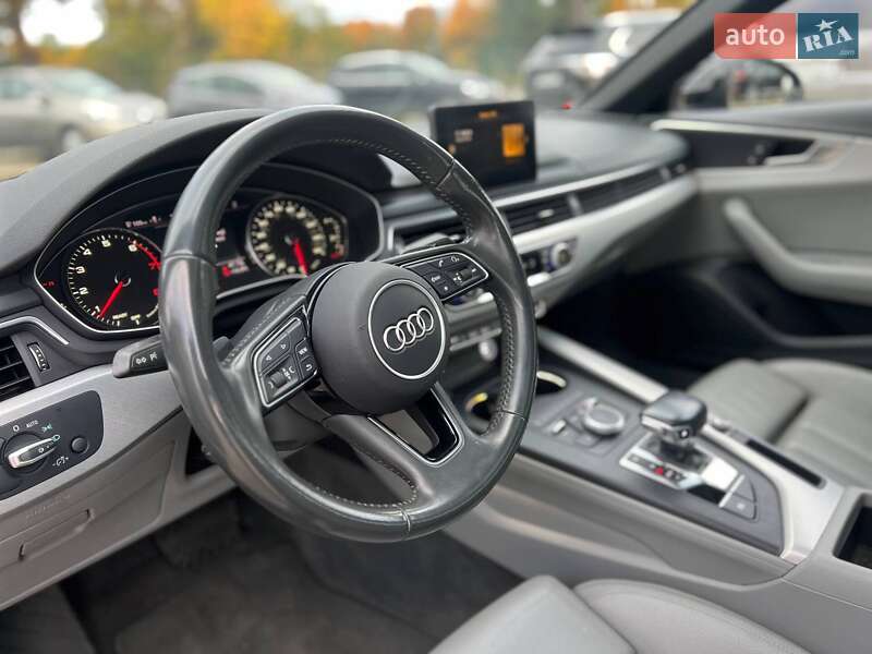Седан Audi A4 2018 в Стрию
