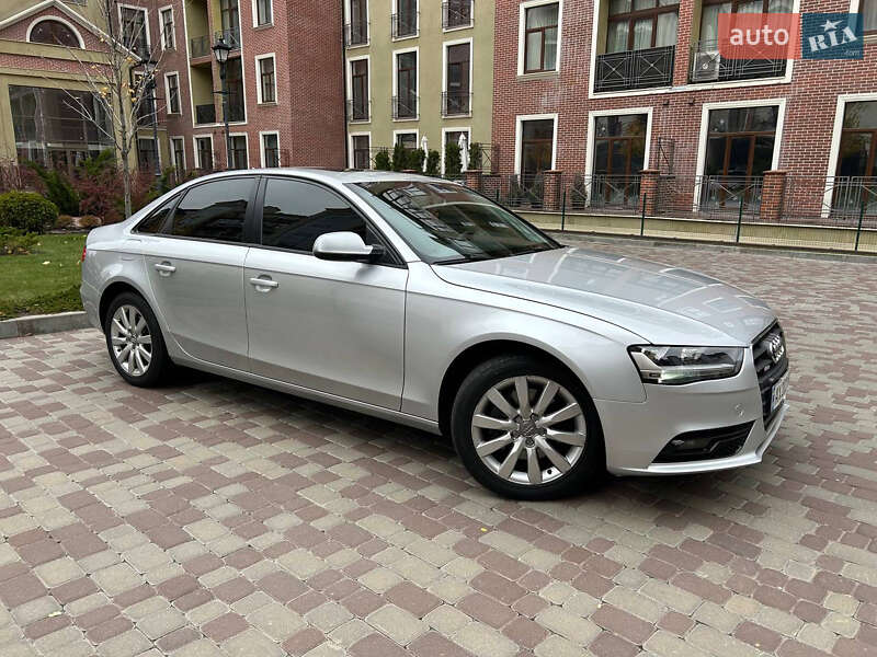 Седан Audi A4 2013 в Харькове