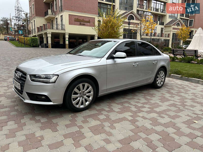 Седан Audi A4 2013 в Харькове