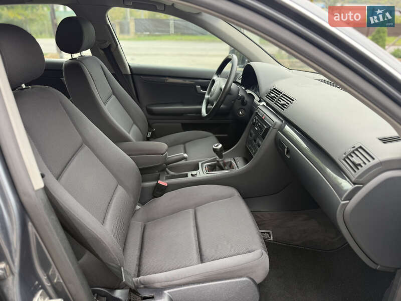 Седан Audi A4 2004 в Могилев-Подольске