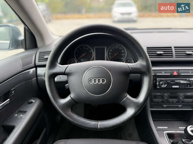 Седан Audi A4 2004 в Могилев-Подольске