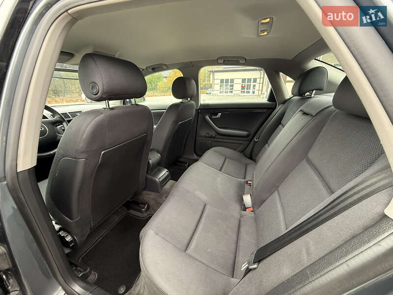Седан Audi A4 2004 в Могилев-Подольске
