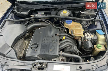 Седан Audi A4 1998 в 