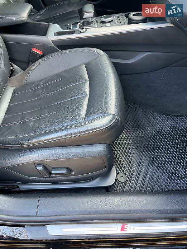 Седан Audi A4 2017 в Киеве