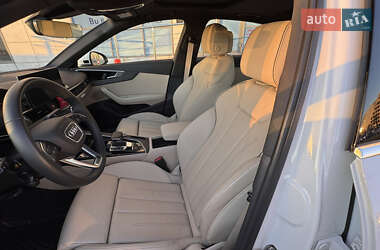 Седан Audi A4 2023 в 