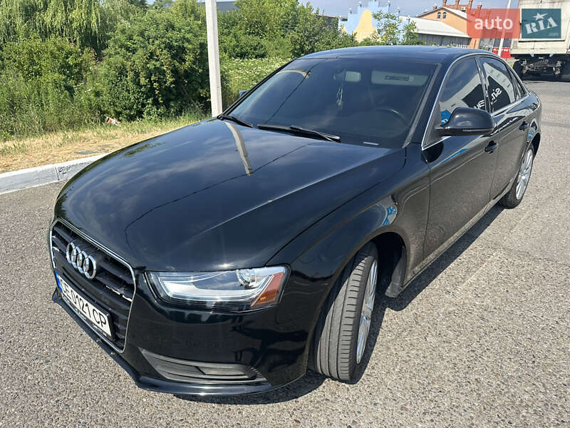 Седан Audi A4 2012 в Чернівцях