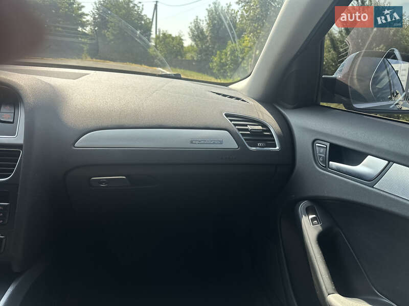Седан Audi A4 2012 в Чернівцях