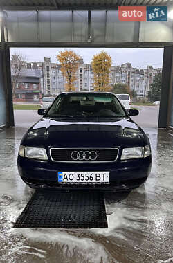 Седан Audi A4 1996 в Шептицькому