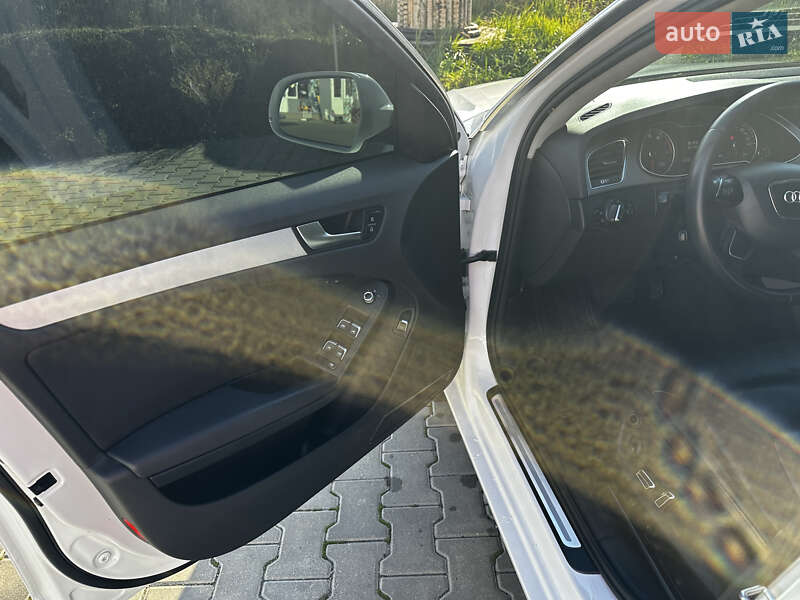 Седан Audi A4 2012 в Одесі