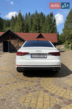 Седан Audi A4 2016 в 