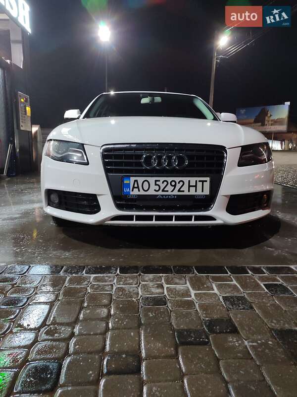 Седан Audi A4 2010 в Мукачевому