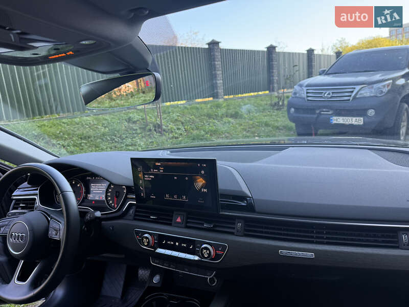 Седан Audi A4 2021 в Львове