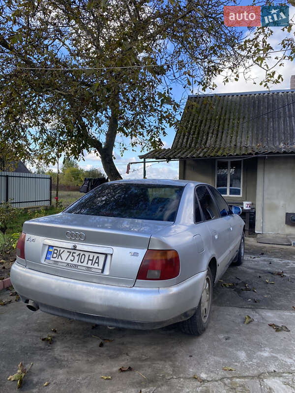 Седан Audi A4 1997 в Сарнах