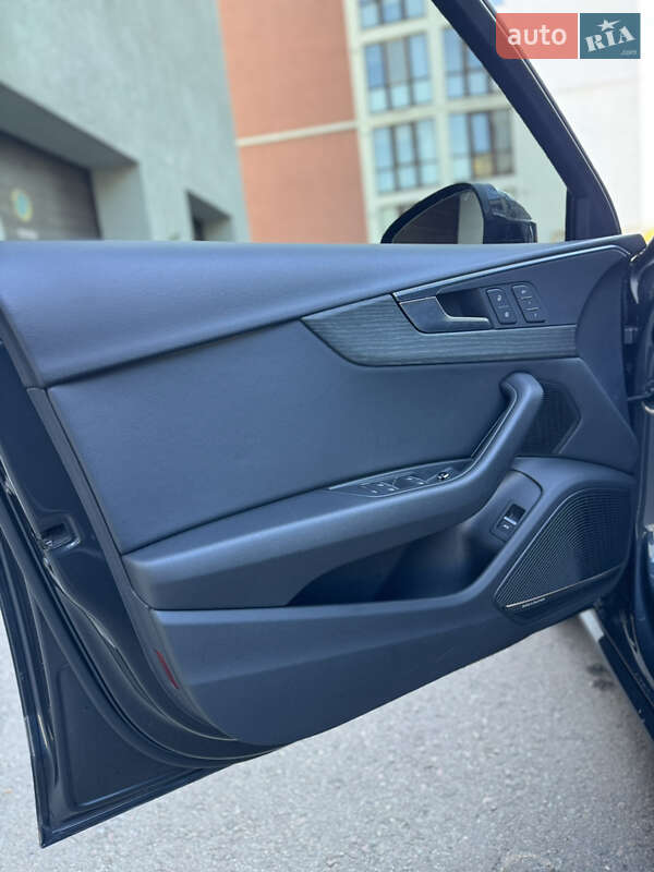 Седан Audi A4 2018 в Ровно