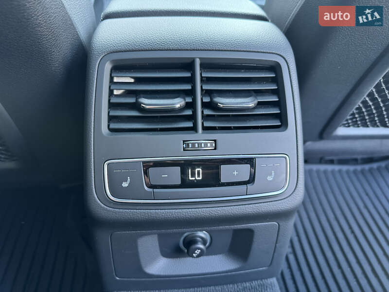 Седан Audi A4 2018 в Ровно